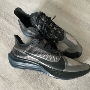 NIKE Zoom Gravity